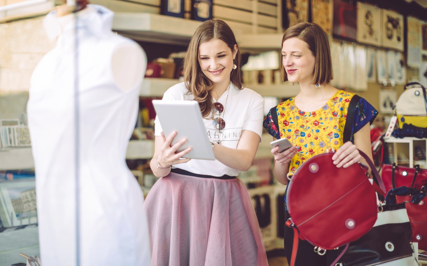 store-associate-with-customer-1